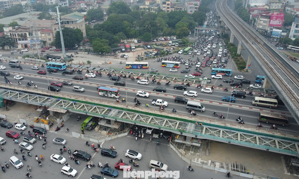 Cầu vượt thép tại nút giao Mai Dịch chưa thể hoàn thành, giảm ùn tắc tại đây vào dịp cuối năm 2023.