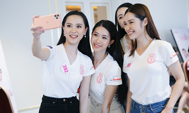 Top 60 Hoa Hậu Việt Nam 2020: Tập luyện hết mình, “selfie” nhiệt tình! ảnh 5