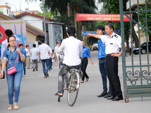 Hối hả đến trường thi