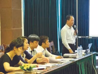 Ông Phan Đình Tân (đứng), người phát ngôn Bộ VH-TT&DL đã lên tiếng chính thức về những vấn đề liên quan tới đại hội VFF khóa VII