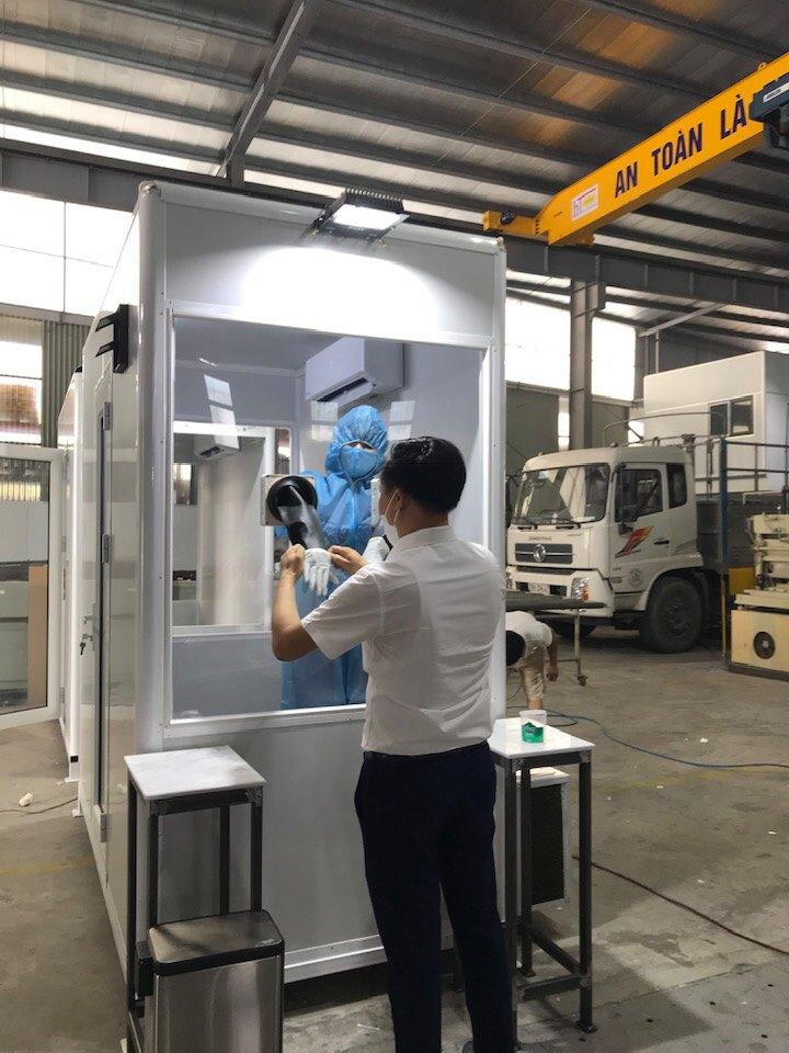 Một phòng, 2 bác sĩ có thể lấy mẫu cùng lúc.