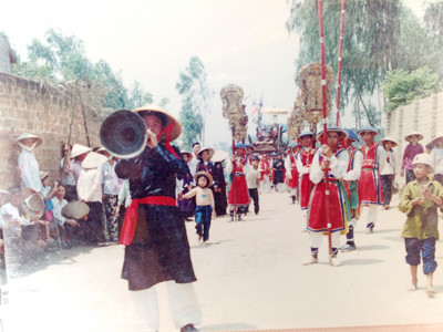 Lễ rước kiệu của người dân nơi đây. Ảnh: Tùng Duy