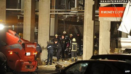 Lực lượng cứu hộ đang hoạt động tích cực tại hiện trường