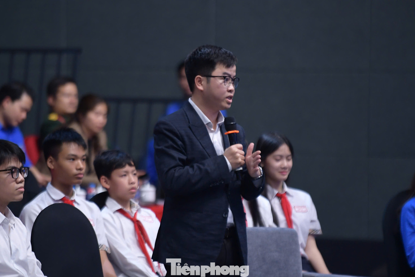 TS. Phạm Huy Hiệu - đề cử Gương mặt trẻ Việt Nam tiêu biểu 2024, Gương mặt trẻ Việt Nam triển vọng năm 2023 đặt câu hỏi tại Diễn đàn. TS. Phạm Huy Hiệu - đề cử Gương mặt trẻ Việt Nam tiêu biểu 2024, Gương mặt trẻ Việt Nam triển vọng năm 2023 đặt câu hỏi tại Diễn đàn.