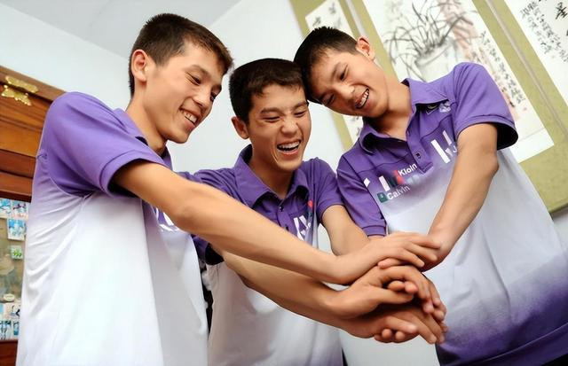 Anh em sinh 3 cùng đỗ đại học. Ảnh: 163 Anh em sinh 3 cùng đỗ đại học. Ảnh: 163