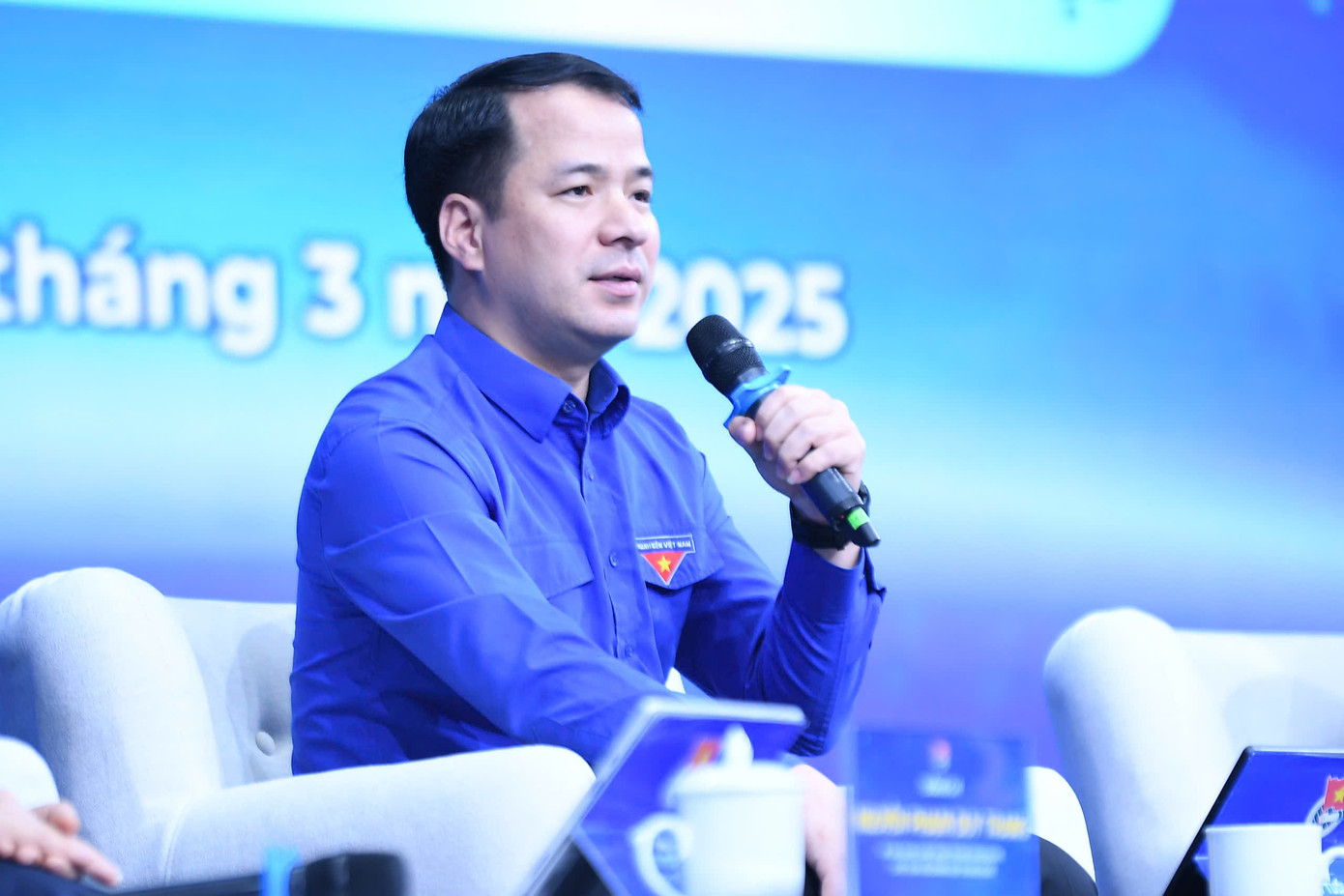 Anh Ngô Văn Cương – Bí thư T.Ư Đoàn, Chủ nhiệm Ủy ban Kiểm tra T.Ư Đoàn trao đổi tại Diễn đàn. Anh Ngô Văn Cương – Bí thư T.Ư Đoàn, Chủ nhiệm Ủy ban Kiểm tra T.Ư Đoàn trao đổi tại Diễn đàn.