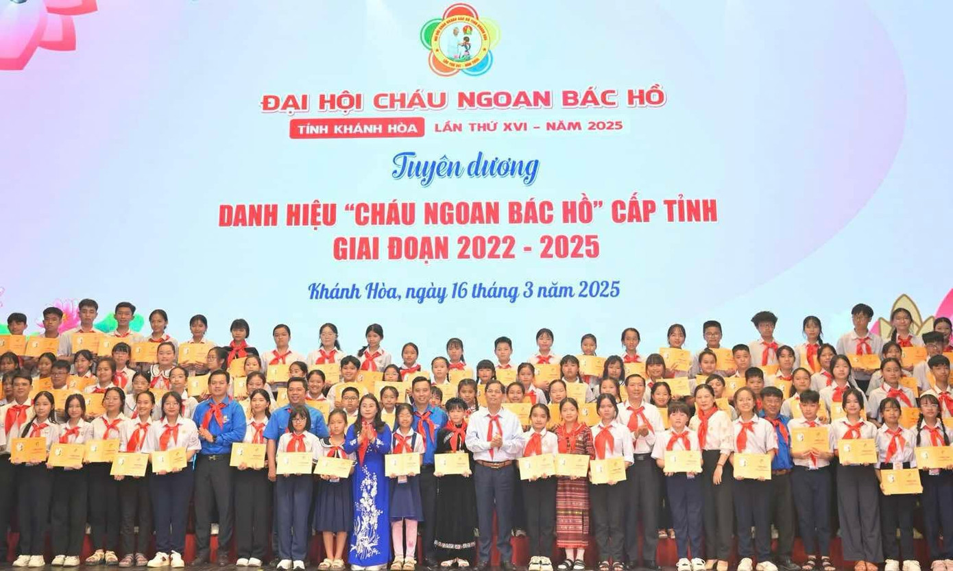 Ra mắt đoàn đại biểu thiếu nhi Khánh Hòa tham dự Đại hội “Cháu ngoan Bác Hồ” toàn quốc. Ra mắt đoàn đại biểu thiếu nhi Khánh Hòa tham dự Đại hội “Cháu ngoan Bác Hồ” toàn quốc.
