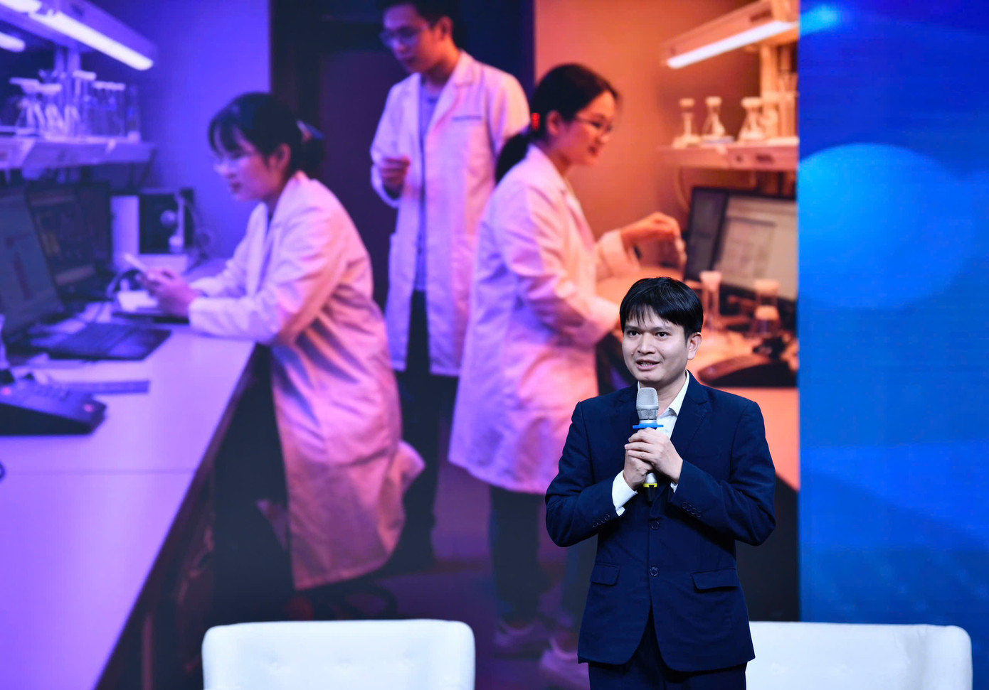 TS. Khúc Thế Anh - Giảng viên Viện Ngân hàng Tài chính, trường Đại học Kinh tế Quốc dân.