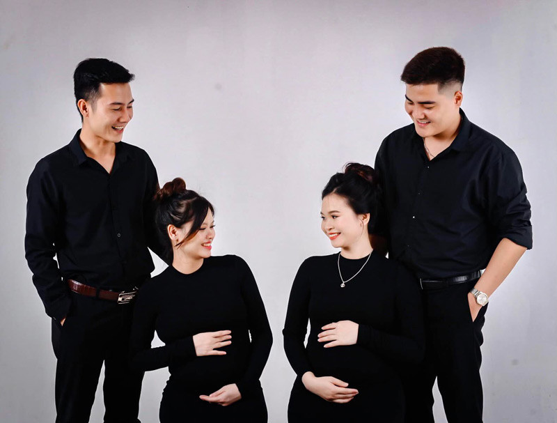 Vợ chồng Trọng Hạnh (bên trái) và vợ chồng Trọng Phúc. Vợ chồng Trọng Hạnh (bên trái) và vợ chồng Trọng Phúc.