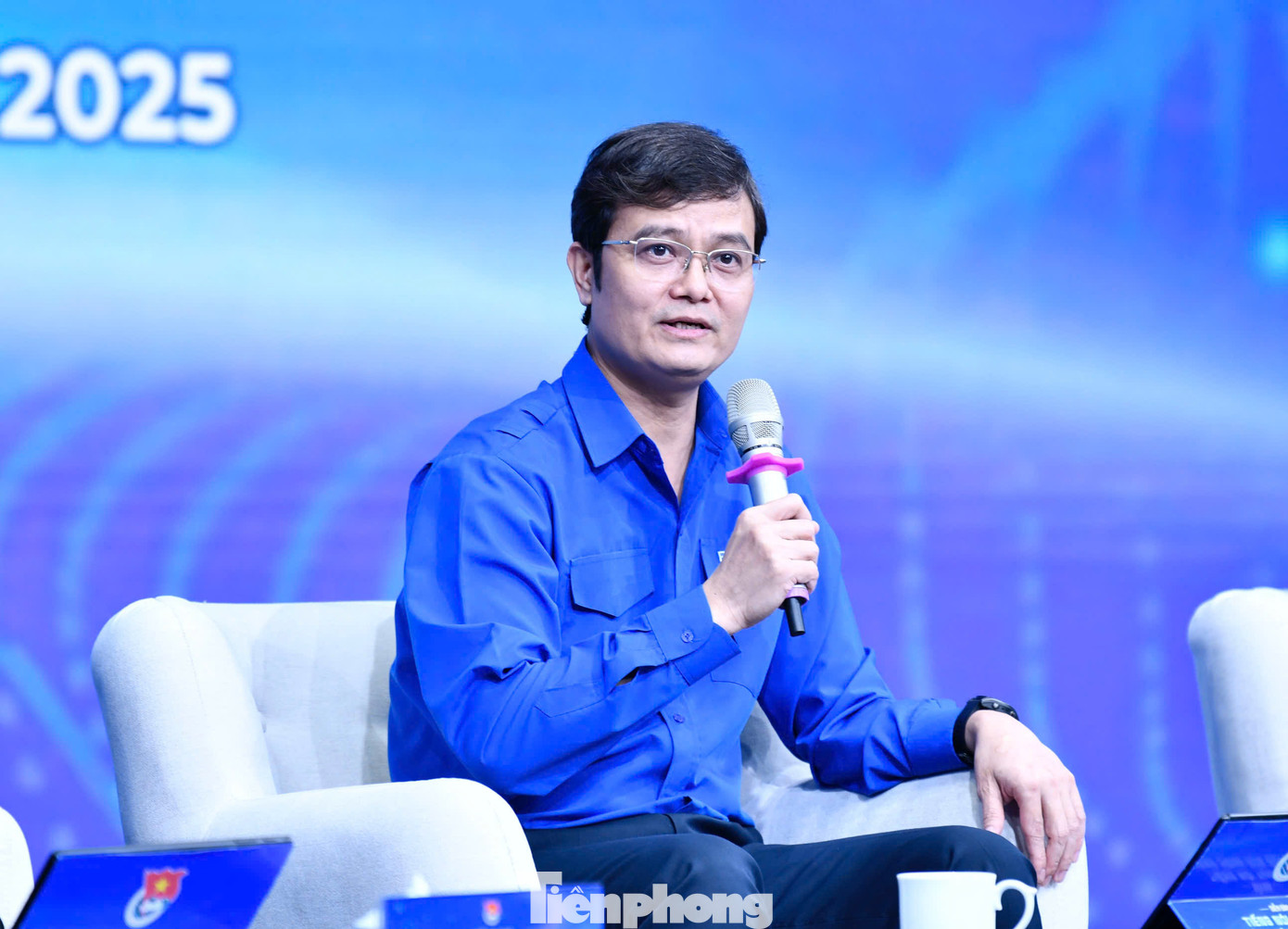 Anh Bùi Quang Huy - Bí thư thứ nhất T.Ư Đoàn trao đổi tại Diễn đàn. Anh Bùi Quang Huy - Bí thư thứ nhất T.Ư Đoàn trao đổi tại Diễn đàn.