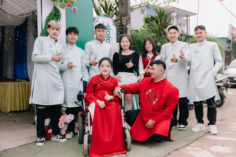 Họ có ngày vui trọn vẹn và ý nghĩa. Họ có ngày vui trọn vẹn và ý nghĩa.