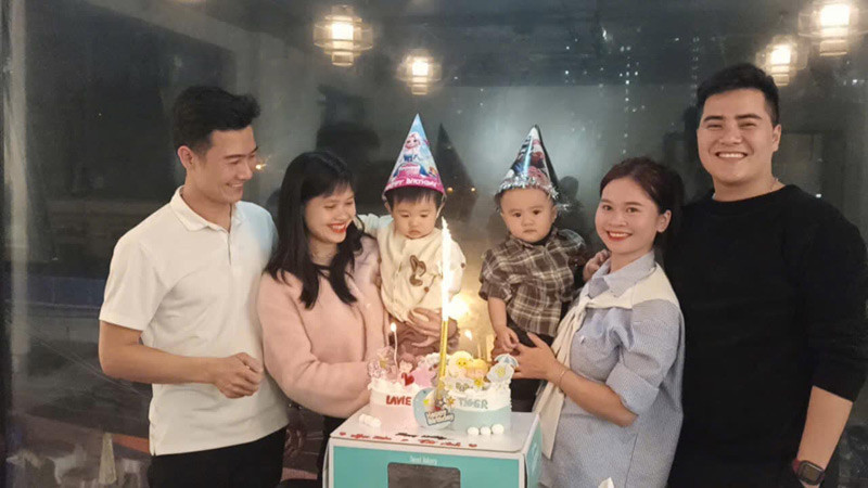 Anh em Trọng Hạnh cùng tổ chức sinh nhật cho các con. Anh em Trọng Hạnh cùng tổ chức sinh nhật cho các con.
