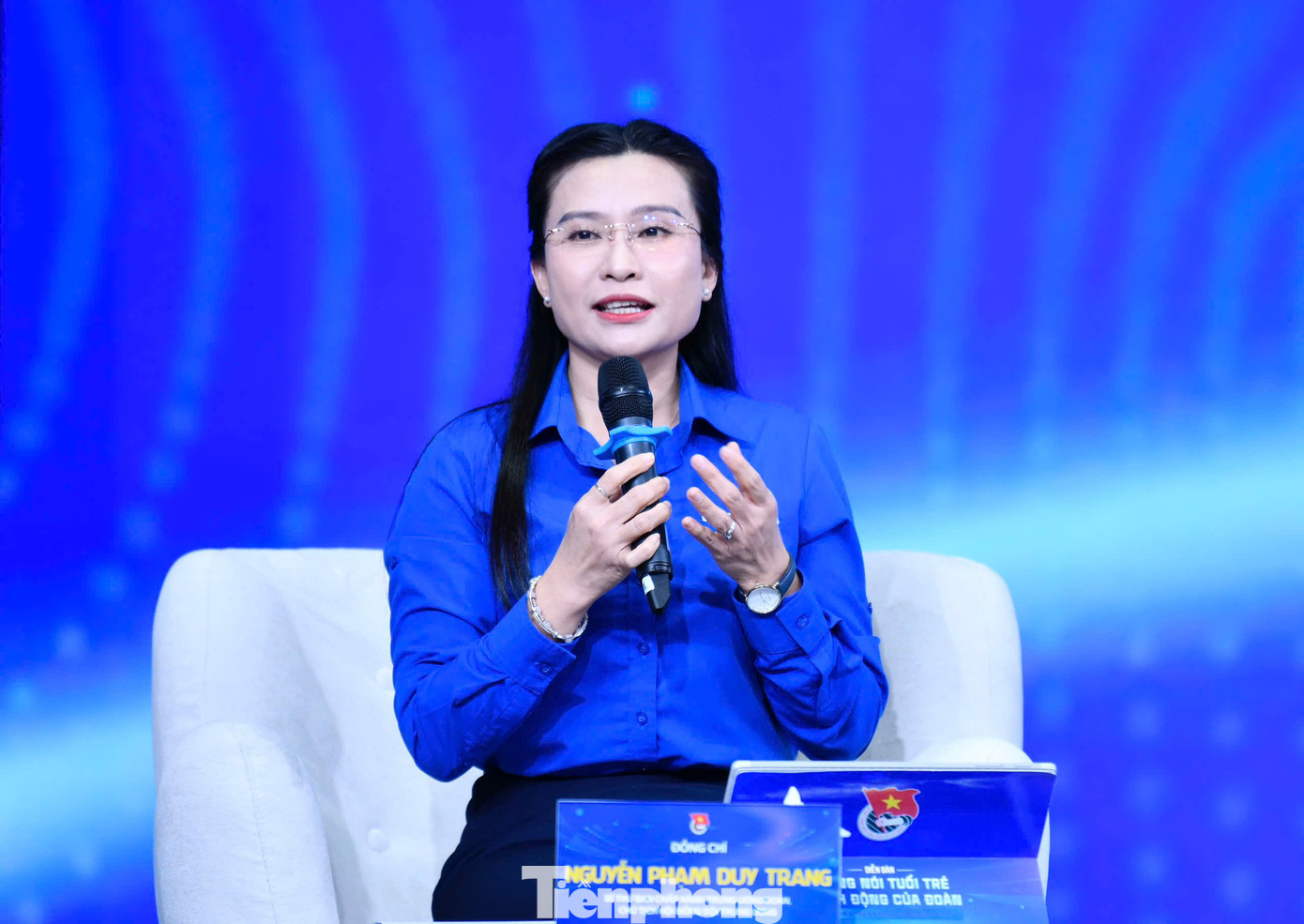 Các đồng chí trong Ban Bí thư T.Ư Đoàn: anh Ngô Văn Cương, anh Nguyễn Tường Lâm, chị Nguyễn Phạm Duy Trang, anh Nguyễn Minh Triết trao đổi tại Diễn đàn. Ảnh: Như Ý Các đồng chí trong Ban Bí thư T.Ư Đoàn: anh Ngô Văn Cương, anh Nguyễn Tường Lâm, chị Nguyễn Phạm Duy Trang, anh Nguyễn Minh Triết trao đổi tại Diễn đàn. Ảnh: Như Ý