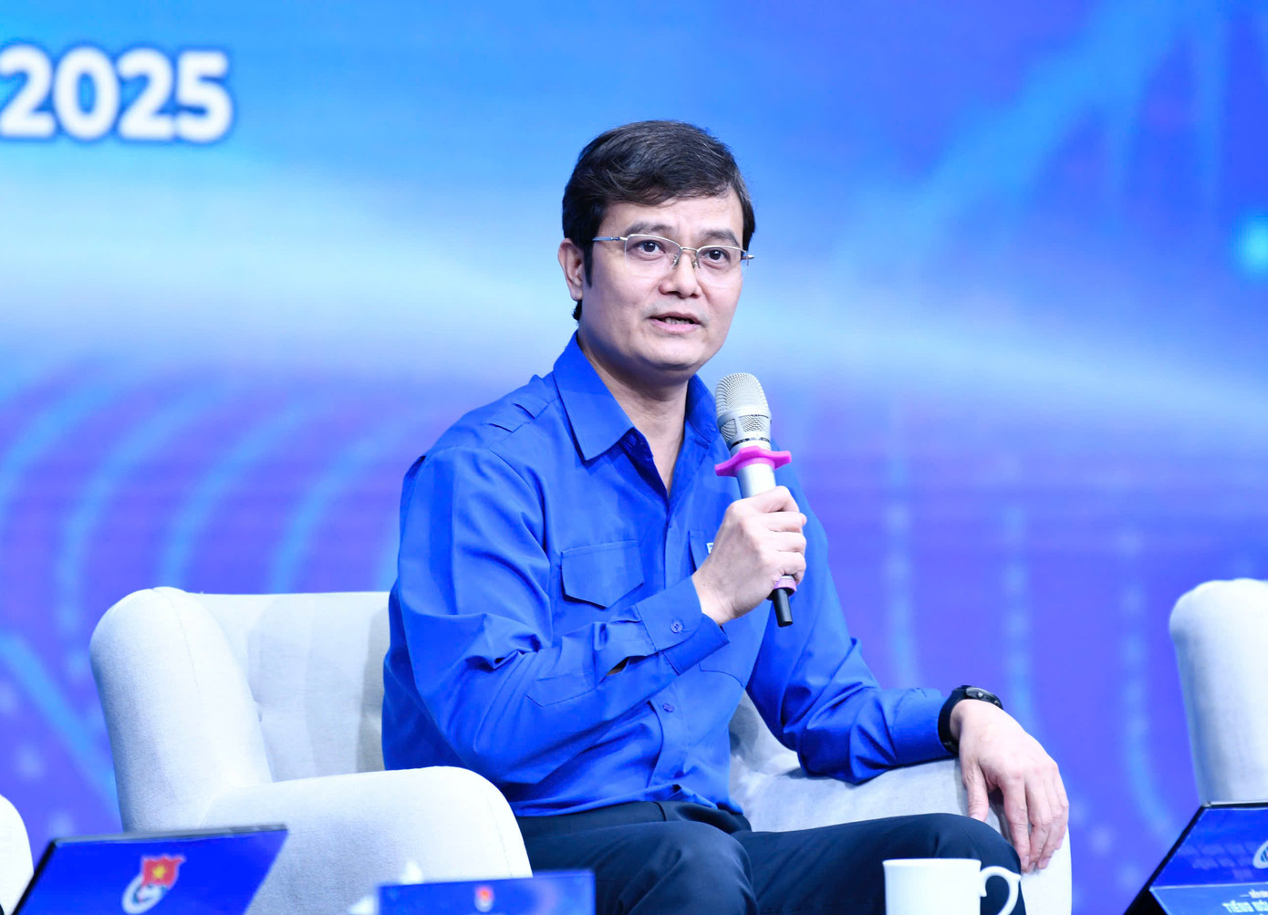 Anh Bùi Quang Huy - Bí thư thứ nhất T.Ư Đoàn trao đổi tại Diễn đàn.