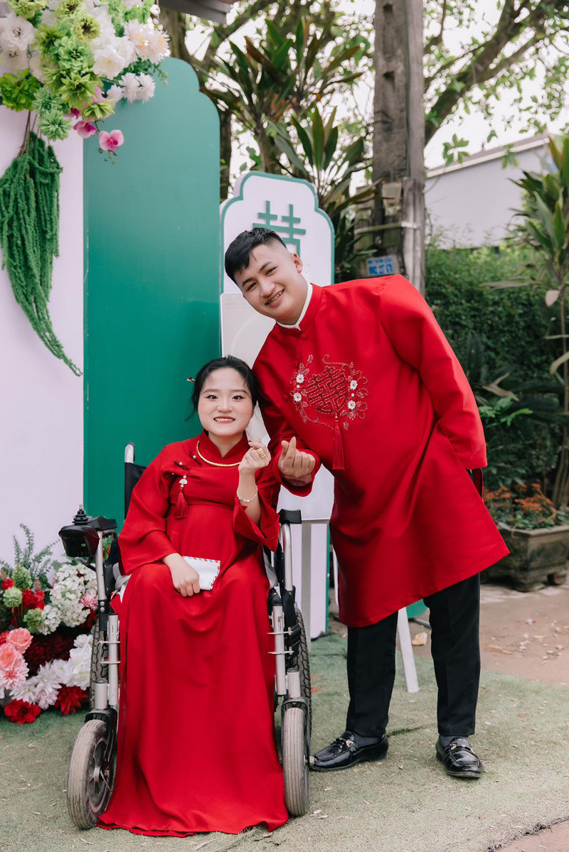 Cặp đôi kết hôn sau hơn 1 năm yêu. Cặp đôi kết hôn sau hơn 1 năm yêu.