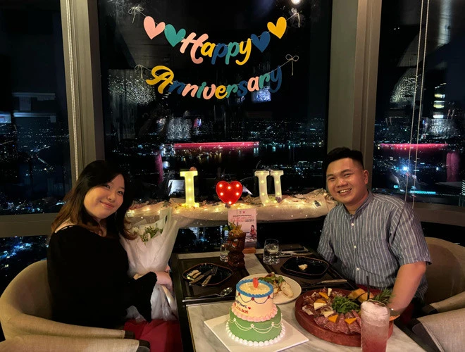 Khi có công việc ổn định, Châu đã bù đắp cho Tài. Khi có công việc ổn định, Châu đã bù đắp cho Tài.