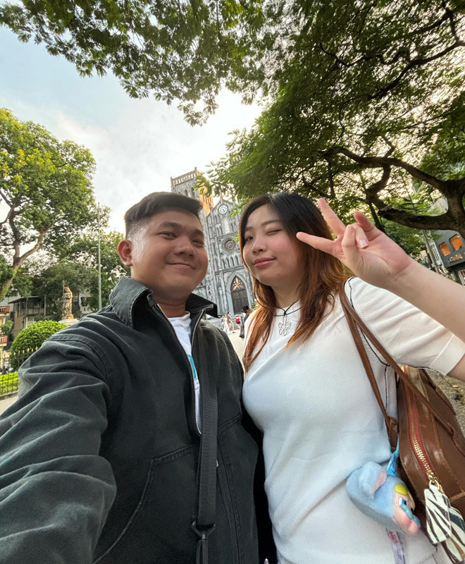 Tài sẵn sàng làm shipper kiếm tiền lo cho bạn gái ăn học.