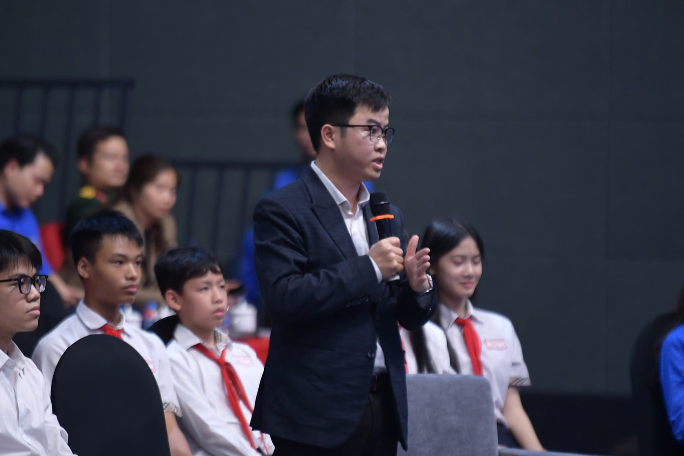 TS. Phạm Huy Hiệu - đề cử Gương mặt trẻ Việt Nam tiêu biểu 2024, Gương mặt trẻ Việt Nam triển vọng năm 2023 đặt câu hỏi tại Diễn đàn.