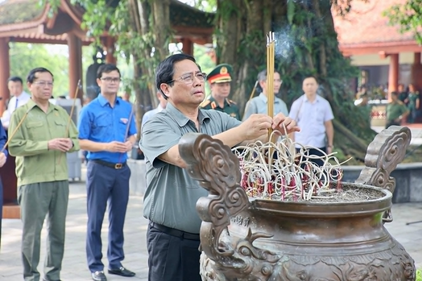 Thủ tướng Phạm Minh Chính dâng hương tại Khu di tích lịch sử Quốc gia 27/7