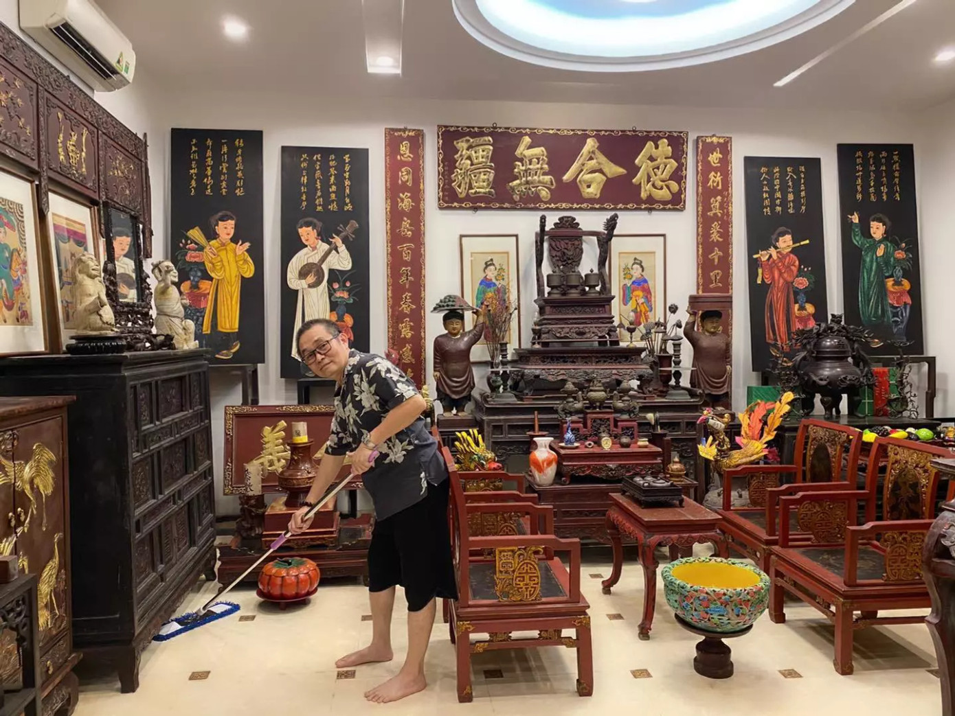 Người hâm mộ không khỏi trầm trồ trước ngôi nhà của nam nghệ sĩ. Người hâm mộ không khỏi trầm trồ trước ngôi nhà của nam nghệ sĩ.