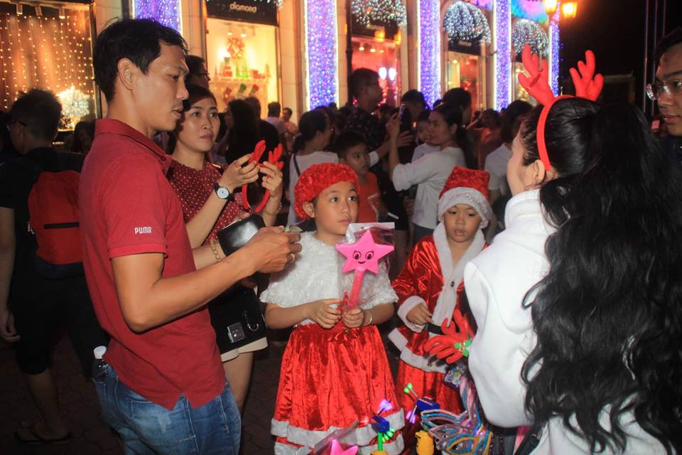 Rộn ràng không khí đón Giáng sinh 2018 ảnh 37