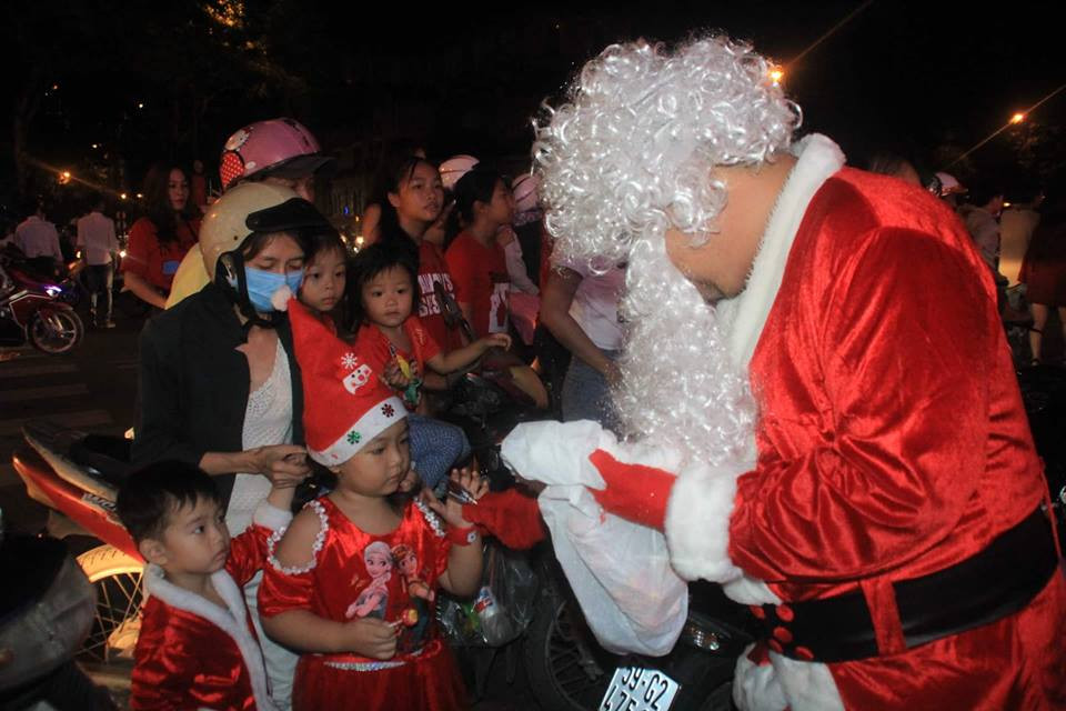 Rộn ràng không khí đón Giáng sinh 2018 ảnh 36