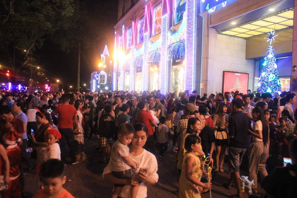 Rộn ràng không khí đón Giáng sinh 2018 ảnh 38