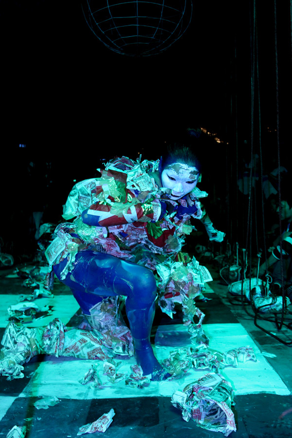 Tự xé bỏ lớp vỏ