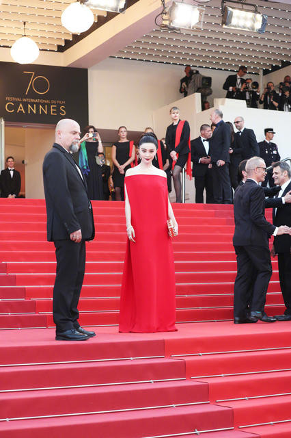 Phạm Băng Băng – ‘Đóa hồng nhung’ quyến rũ mê hoặc tại Cannes ảnh 8