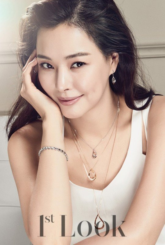 Mỹ nhân đa tài Honey Lee ngày càng trẻ đẹp quyến rũ ảnh 3