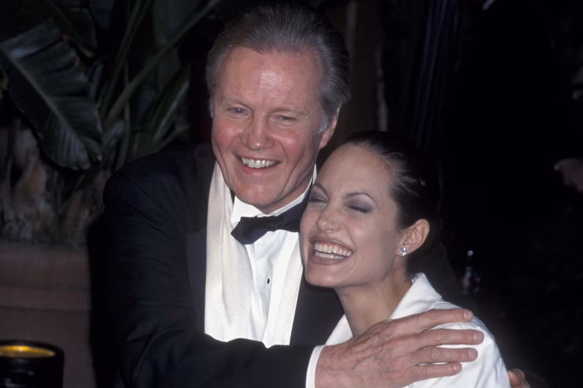 Angelina Jolie ăn tối cùng cha ruột sau nhiều năm 'ghẻ lạnh' ảnh 12