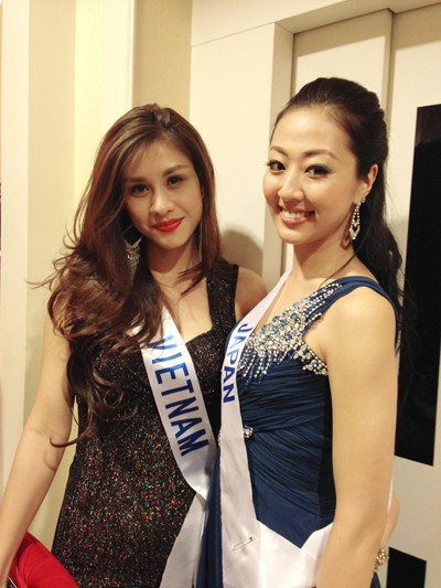 Hương Trâm và đại diện của Nhật Bản