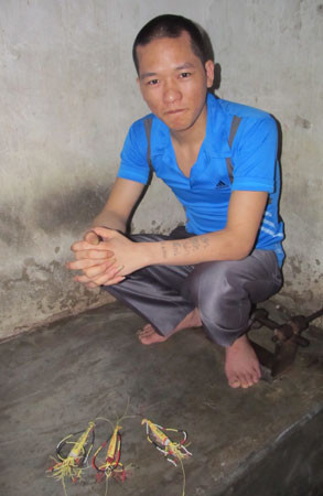 Luân tết các con giống để gửi tặng Uyên. Luân tết các con giống để gửi tặng Uyên