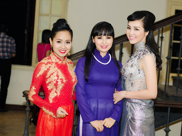 Thụy Vân và các ca sĩ khách mời tham gia chương trình