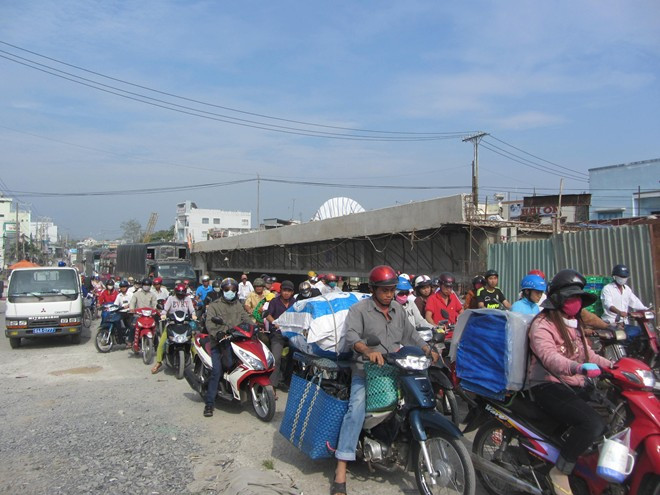 Ùn ứ giao thông nghiêm trọng tại cửa ngõ vào TP.Vĩnh Long 