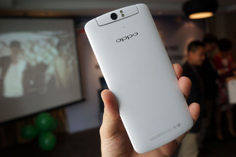 Camera 13 megapixel xoay 203 độ