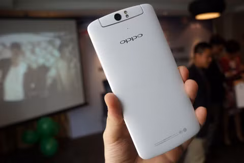 Camera 13 megapixel xoay 203 độ