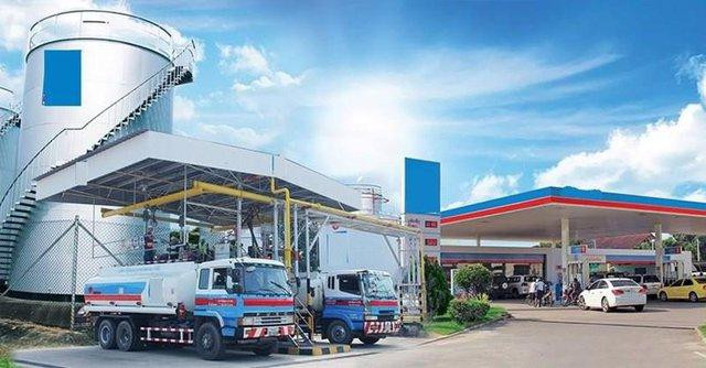 Tổng nguồn xăng dầu cho đến giờ này là 18,6 triệu tấn đạt trên dưới 90% nhu cầu tiêu dùng trong cả năm. Tổng nguồn xăng dầu cho đến giờ này là 18,6 triệu tấn đạt trên dưới 90% nhu cầu tiêu dùng trong cả năm.