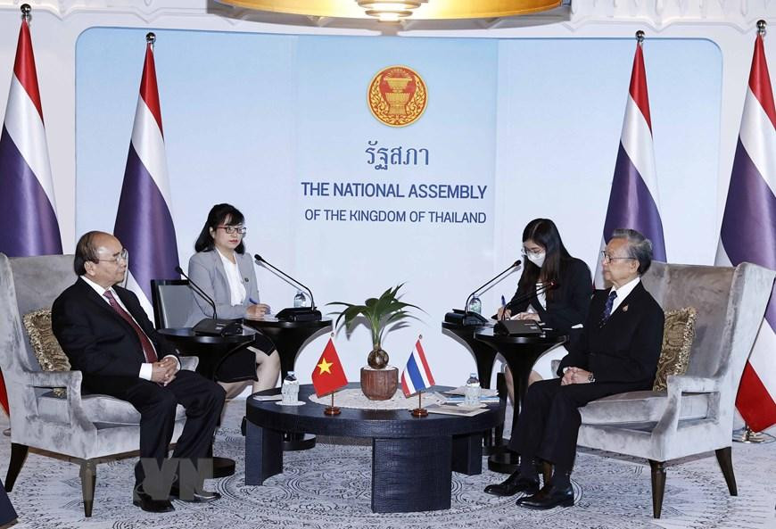 Chủ tịch nước Nguyễn Xuân Phúc gặp Chủ tịch Quốc hội Thái Lan Chuan Leekpai. (Ảnh: Thống Nhất/TTXVN)