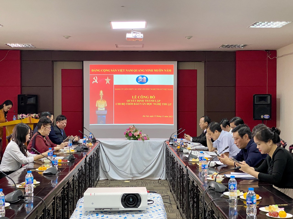 Toàn cảnh Lễ công bố và đón nhận Quyết định thành lập Chi bộ Thời báo Văn học nghệ thuật. Ảnh Phạm Hằng Toàn cảnh Lễ công bố và đón nhận Quyết định thành lập Chi bộ Thời báo Văn học nghệ thuật. Ảnh Phạm Hằng