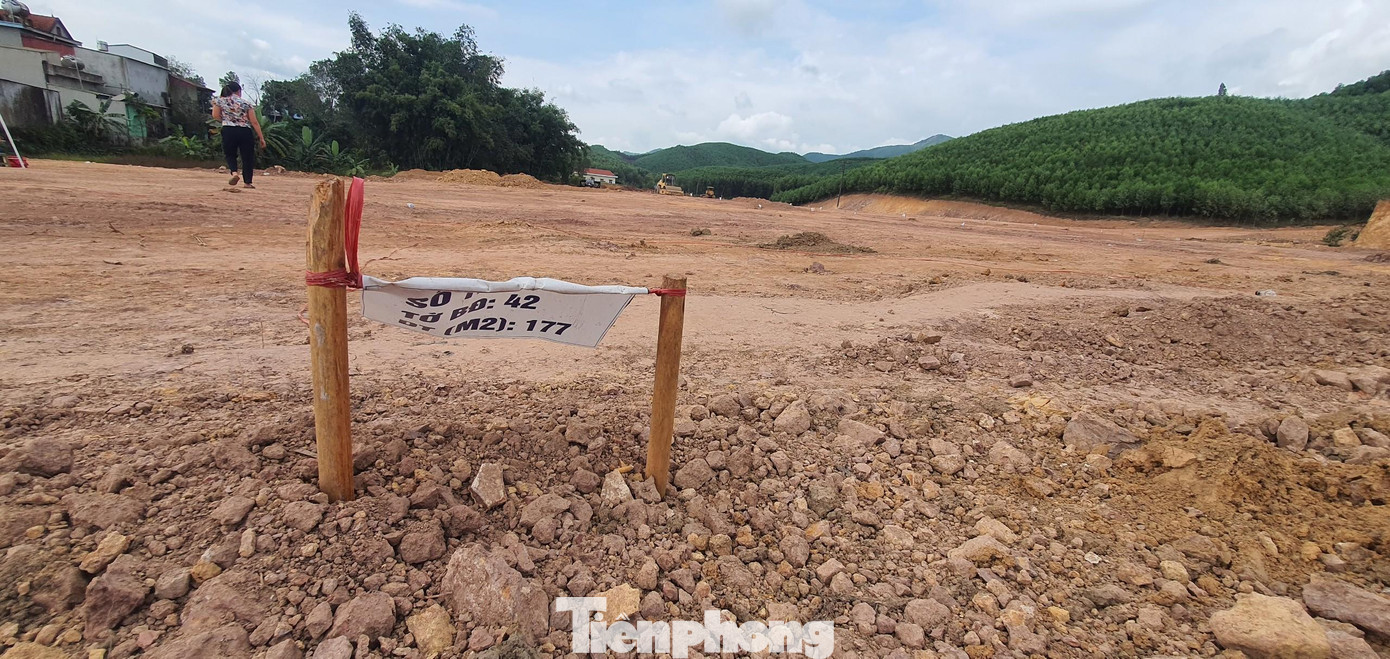 Các địa phương miền núi ở Bắc Giang liên tục đấu giá đất. Các địa phương miền núi ở Bắc Giang liên tục đấu giá đất.