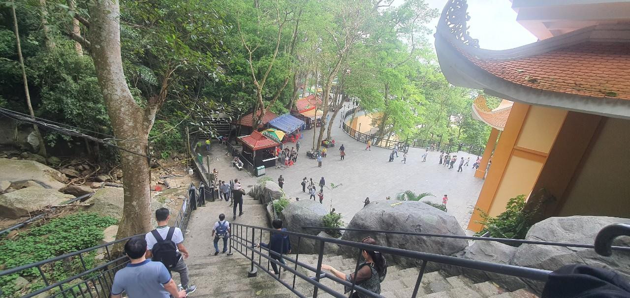 Hay viếng thăm chùa Linh Sơn Phước Trung hay chùa Trung tọa lạc tại chân núi. Chùa từng là nơi hoạt động của các cán bộ, chiến sĩ cách mạng trong kháng chiến chống Mỹ.