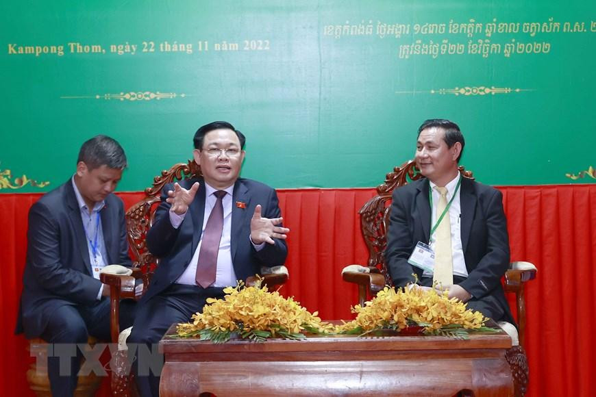 Chủ tịch Quốc hội Vương Đình Huệ tiếp Phó Tỉnh trưởng Kampong Thom, Vương quốc Campuchia. (Ảnh: Doãn Tấn/TTXVN) Chủ tịch Quốc hội Vương Đình Huệ tiếp Phó Tỉnh trưởng Kampong Thom, Vương quốc Campuchia. (Ảnh: Doãn Tấn/TTXVN)