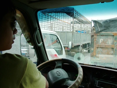 Ngủ không đủ giấc, lái xe khó ứng phó các tình huống giao thông phức tạp. Ảnh: như ý 