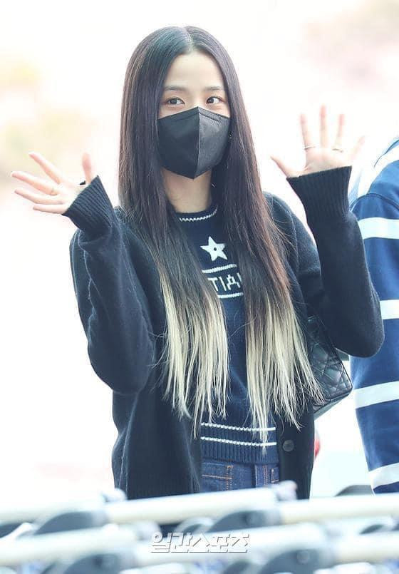 Jisoo tươi tắn, "gây sốt" cộng đồng mạng với tóc mới. Jisoo tươi tắn, "gây sốt" cộng đồng mạng với tóc mới.