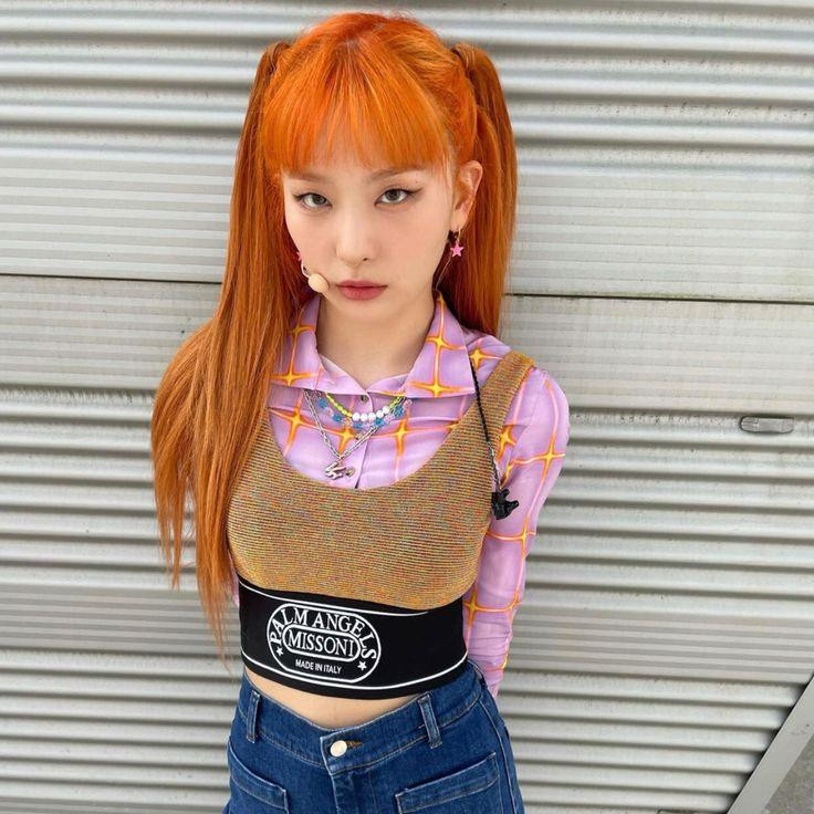 Với ngoại hình ưa nhìn cùng nước da trắng, thật chẳng khó cho nữ thần tượng “chặt đẹp” màu tóc này. Với ngoại hình ưa nhìn cùng nước da trắng, thật chẳng khó cho nữ thần tượng “chặt đẹp” màu tóc này.