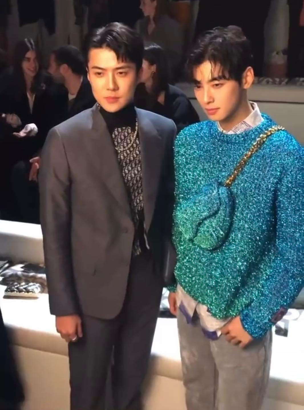 Ảnh chất lượng thấp nhưng visual vẫn chất lượng cao của hai nam thần tượng khiến người hâm mộ "đứng tim".