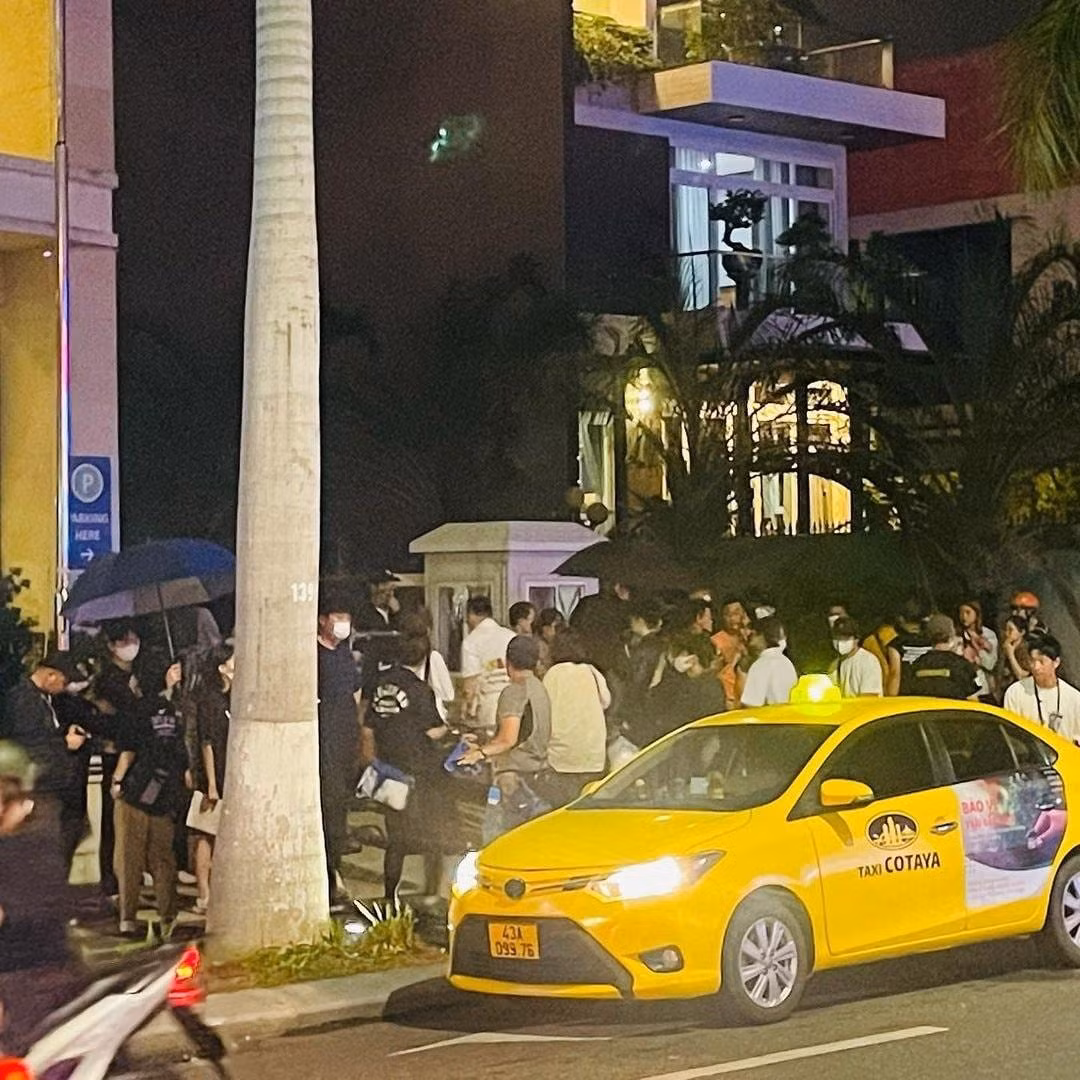 Hình ảnh đoàn làm phim Taxi Driver 2 tại Việt Nam. Nguồn: ljehoons Hình ảnh đoàn làm phim Taxi Driver 2 tại Việt Nam. Nguồn: ljehoons