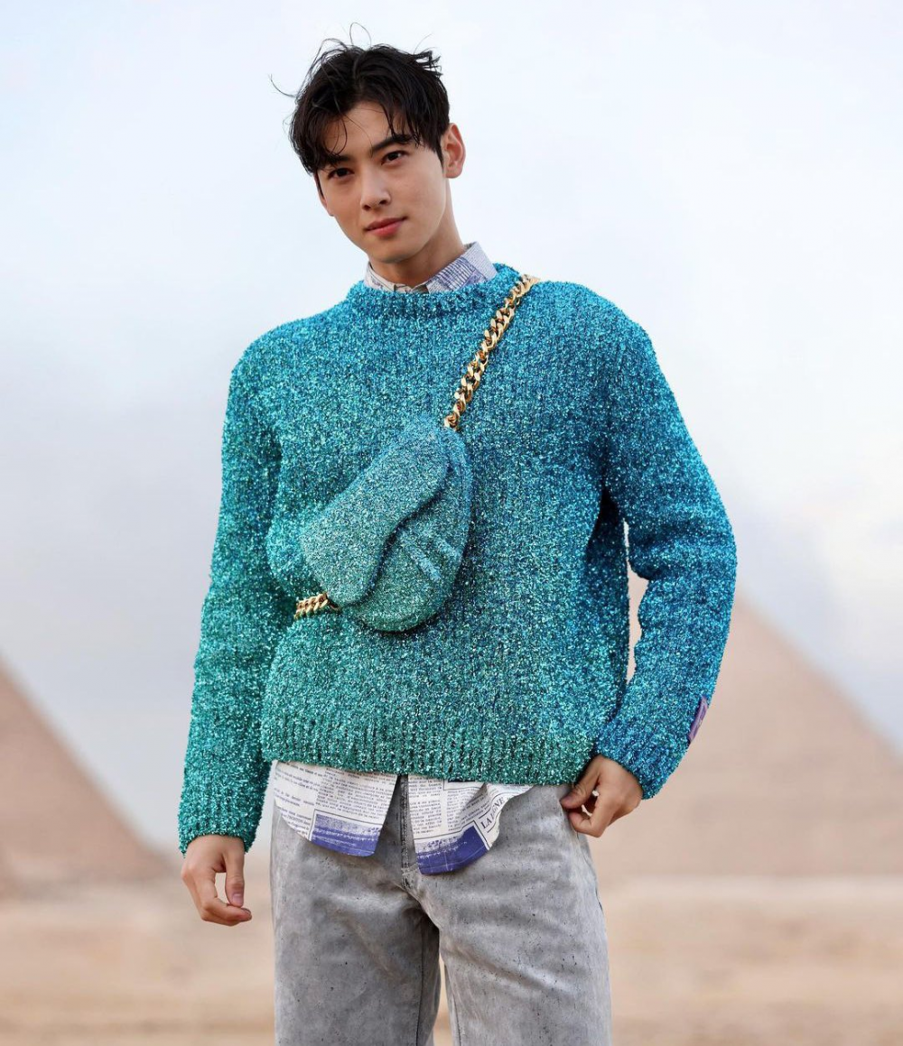 Mỗi lần xuất hiện lại là một lần gây sốc visual, Cha Eun Woo vẫn luôn nổi bật.