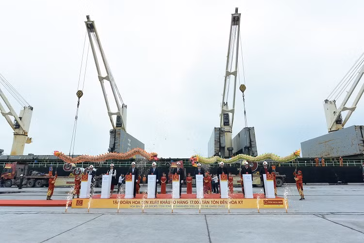 Hoa Sen “mở hàng” năm 2019 với lô hàng 17.000 tấn tôn xuất đi Mỹ ảnh 1